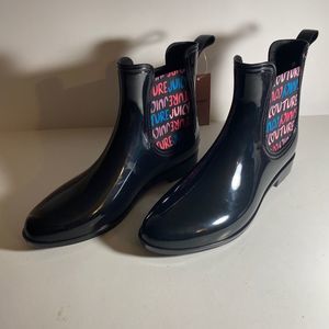 Pair of new Juicy Couture Romance women’s rain boots size 9M